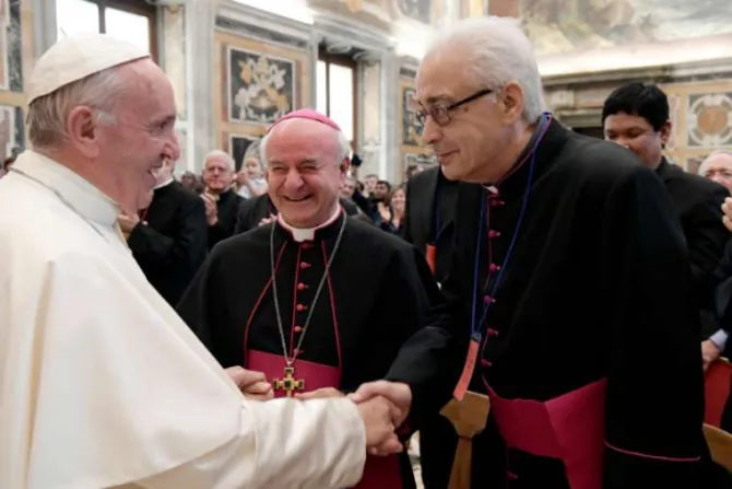 Pope Francis greets John Paul II Institute Paglia Oct 27 2016 Credit LOR