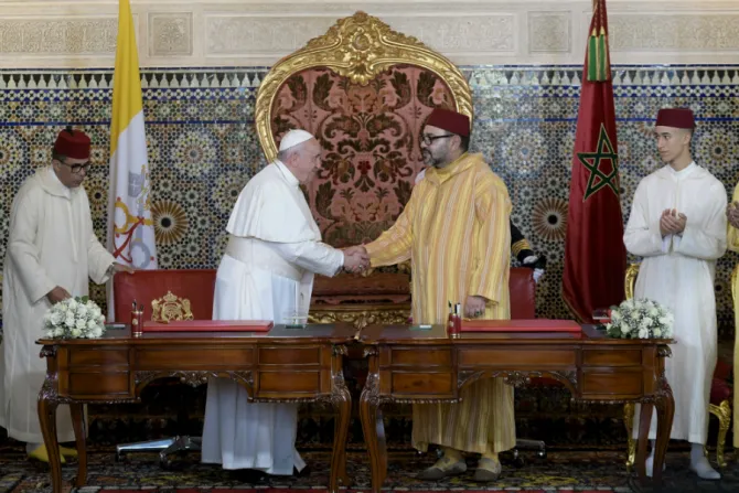 Pope Francis greets Moroccan King March 30 2019