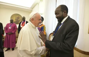 Pope Francis greets South Sudanese president Salva Kiir at the Vatican, April 11, 2019. Vatican Media.