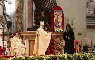 Pope Francis greets Supreme Armenian Catholicos Karekin II during on Divine Mercy Sunday April 12, 2015.   Bohumil Petrik/CNA.