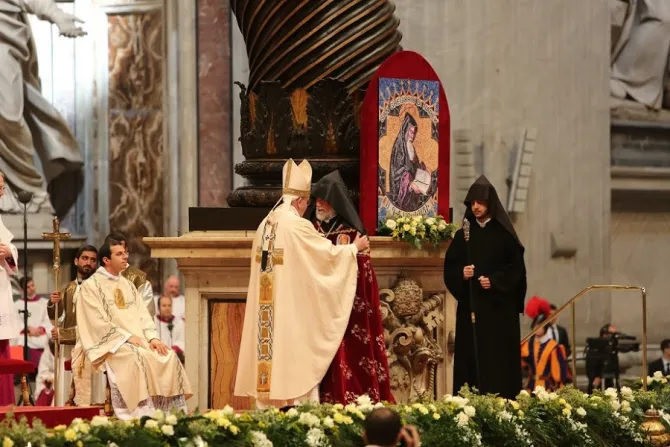 Pope Francis greets Supreme Armenian Catholicos Karekin II during on Divine Mercy Sunday April 12 2015 Credit Bohumil Petrik CNA