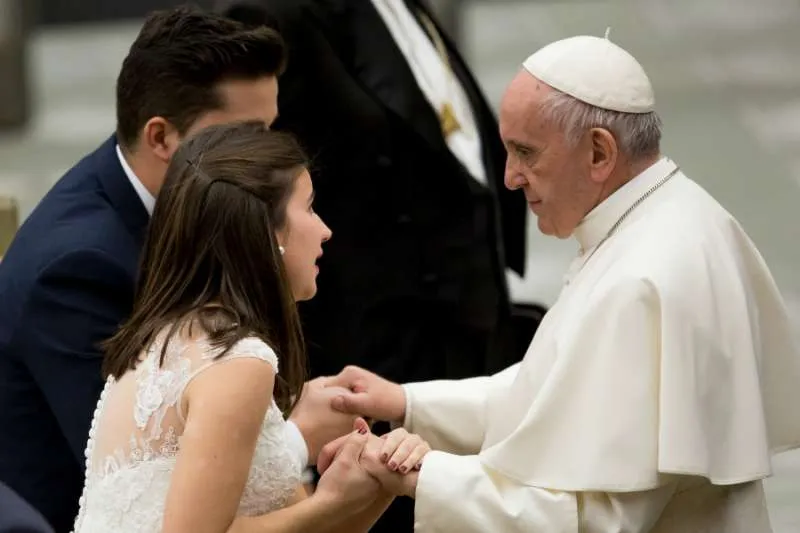 Pope Francis greets a married couple at a Wednesday General Audience.?w=200&h=150