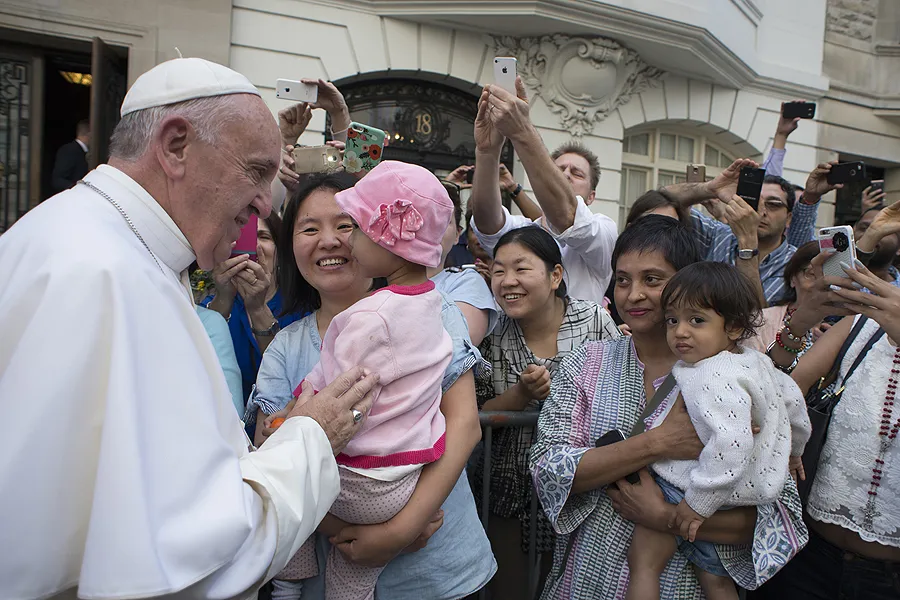 Pope Francis greets a mother and daughter during a special meeting with sick children in New York City, Sept. 25, 2015. ?w=200&h=150