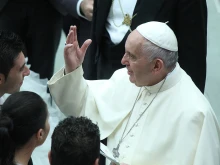Pope Francis greets a newly married couple at general audience in Paul VI Hall on Aug. 19, 2015. 