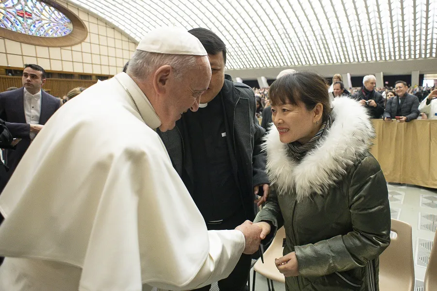Pope Francis greets a woman after the general audience Jan. 8, 2020. ?w=200&h=150