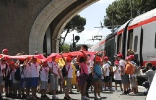 Pope Francis greets children as they arrive in Vatican City aboard a train during the Journey of Beauty event June 23, 2013.   Alan Holdren/CNA.