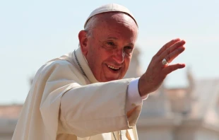 Pope Francis greets pilgrims during his June 30, 2016 Jubilee general audience in St. Peter's Square.   Daniel Ibañez/CNA.