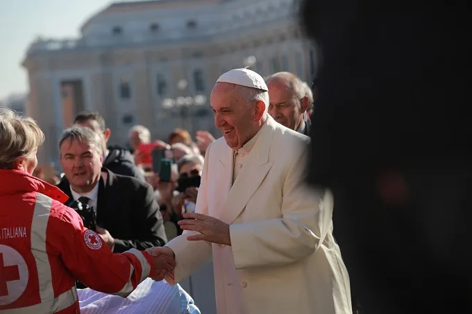 Pope Francis greets pilgrims during his Nov. 16, 2016, general audience. ?w=200&h=150