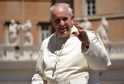 Pope Francis greets pilgrims during his general audience on May 14, 2014 ?w=200&h=150