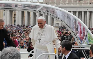 Pope Francis greets pilgrims during the Wednesday General Audience on April 23, 2014.   Kyle Burkhart/CNA.