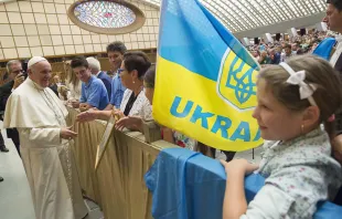 Pope Francis greets Ukrainian pilgrims at the General Audience in the Vatican's Paul VI Hall, Aug. 19, 2015.   L'Osservatore Romano.