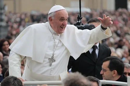 Pope Francis greets pilgrims in Saint Peter's Square during his General Audience on Nov. 13, 2013 ?w=200&h=150