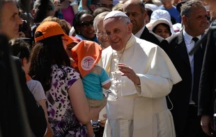 Pope Francis greets pilgrims in St. Peter's Square during the Wednesday General Audience, June 4, 2014.   Daniel Ibáñez/CNA.
