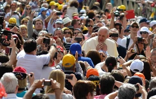 Pope Francis greets pilgrims in St. Peter's Square during the Wednesday general audience on May 28, 2014.   Daniel Ibáñez/CNA.