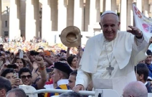 Pope Francis greets pilgrims in St. Peter's Square for the Italian Sporting Center's celebration of sports June 7, 2014.   Daniel Ibáñez/CNA.