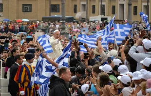 Pope Francis greets Greek pilgrims at a General Audience address in St. Peter's Square, June 25, 2014.   Daniel Ibanez/CNA.