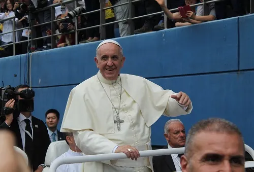 Pope Francis greets pilgrims in the World Cup Staduim of Daejeon during his Mass for the feast of the Assupmtion on Aug. 15, 2014. ?w=200&h=150