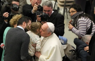 Pope Francis greets pilgrims present in the Vatican's Paul VI Hall for his Jan. 28, 2015 general audience.   Bohumil Petrik/CNA.
