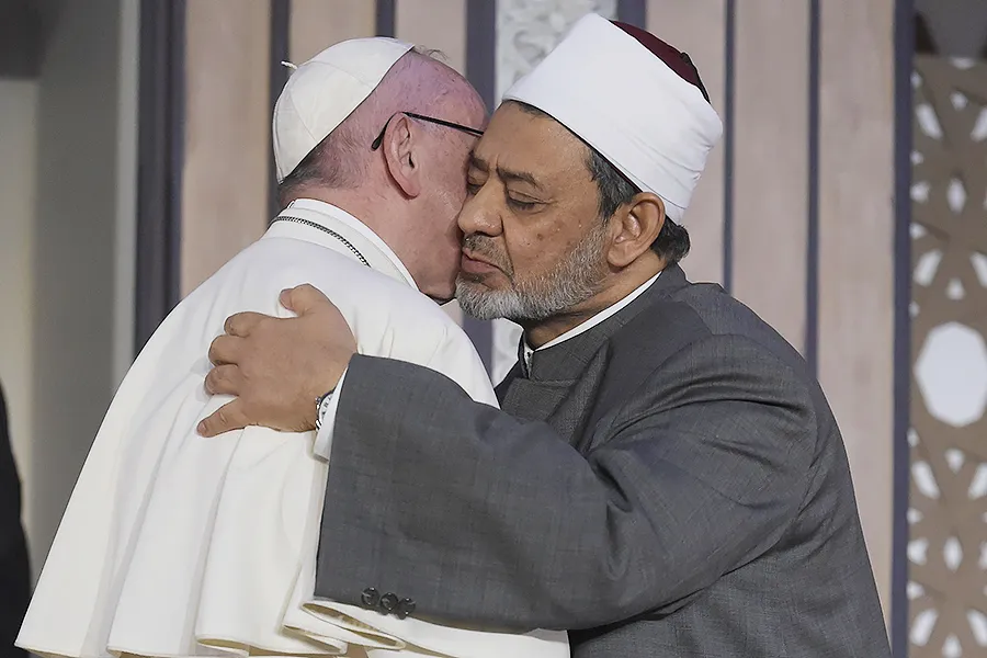 Pope Francis embraces Ahmed el-Tayeb, grand imam of al-Azhar, in Cairo, April 28, 2017. ?w=200&h=150