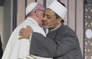 Pope Francis embraces Ahmed el-Tayeb, grand imam of al-Azhar, in Cairo, April 28, 2017.   L'Osservatore Romano.