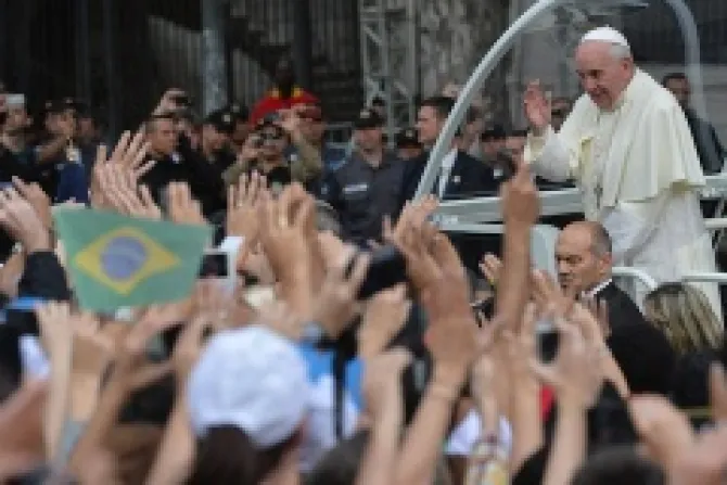 Pope Francis greets the faithful as he arrives on the popemobile at the San Joaquin Episcopal Palace in Rio de Janeiro on July 26 2013 ANSALUCA ZENNAROPOOLCNA