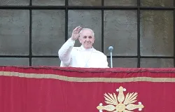 Pope Francis greets the faithful from the loggia of St. John Lateran Basilica on April 7, 2013. ?w=200&h=150