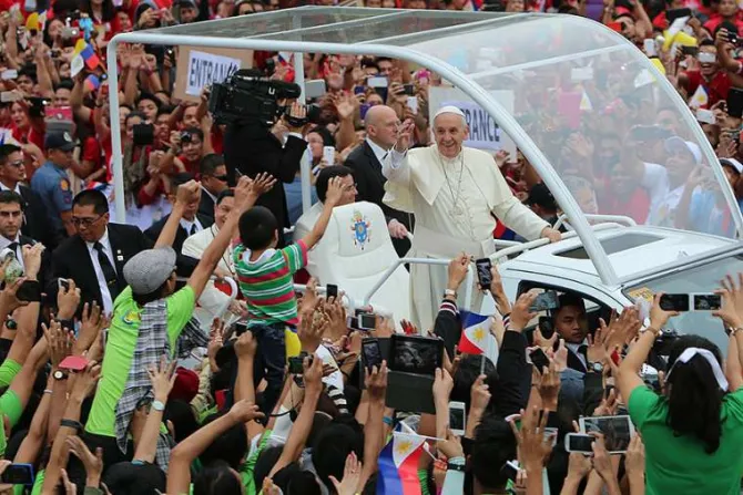 Pope Francis greets youth pilgrims at Santo Tomas University in Manila on Jan 18 2015 Credit Alan Holdren CNA