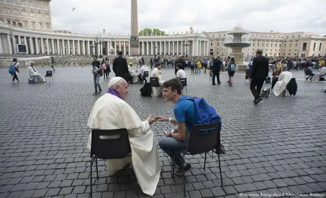 Pope Francis hears confessions of teenagers in St. Peter's Square. ?w=200&h=150