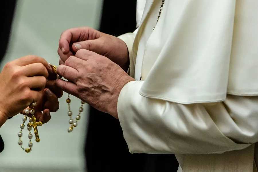 Pope Francis holds a rosary during a general audience Aug. 7, 2019. ?w=200&h=150