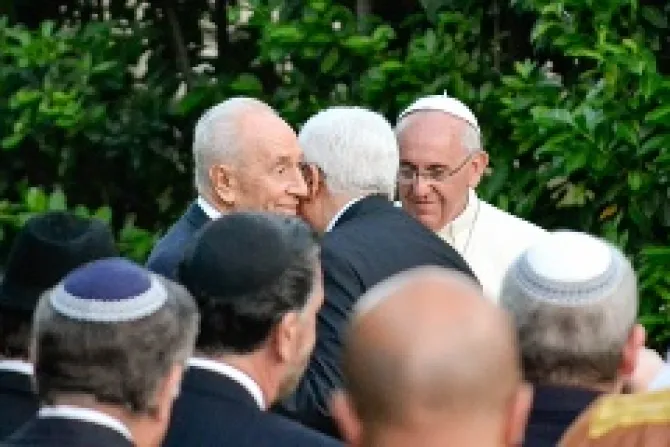 Pope Francis hosted Palestinian President Mahmoud Abbas and Israeli President Shimon Peres at the Vatican to pray for peace on June 8 2014 Credit Alan Holdren CNA CNA 6 9 14