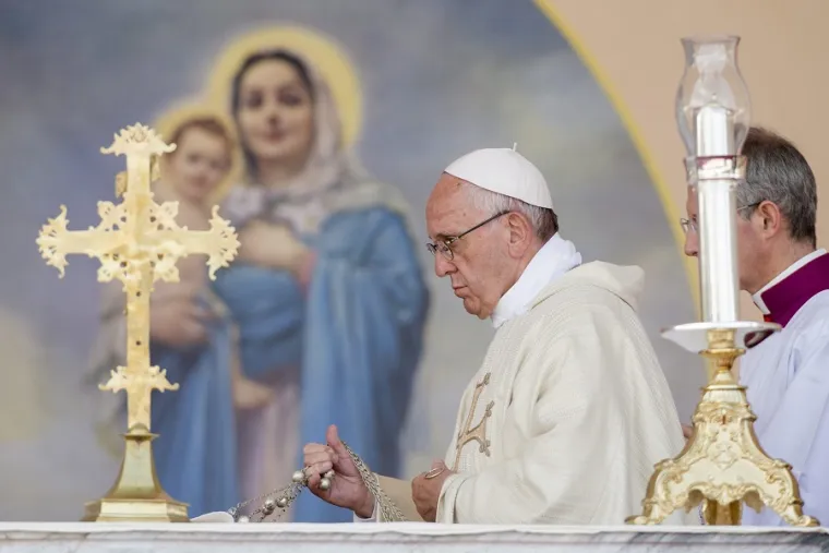 Pope Francis incenses the altar during Mass in Gyumri Armenia June 25, 2016. Credit: Vatican Media/CNA.