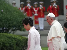 Pope Francis is received at the Blue House, the presidential palace, in Seoul, South Korea on August 14, 2014. 