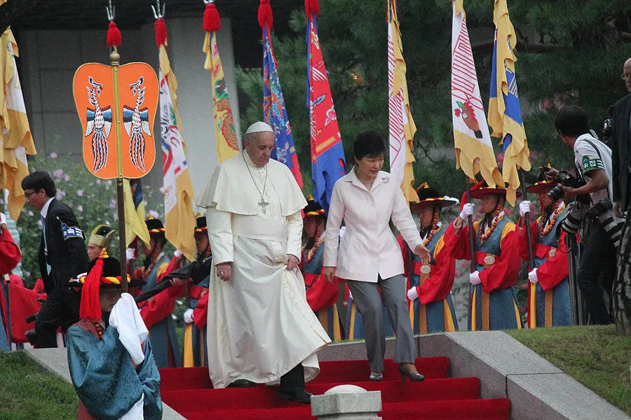 Pope Francis is recieved at the presidential palace in Seoul, Aug. 14, 2014. ?w=200&h=150