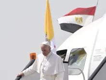 Pope Francis lands at Cairo International Airport in Egypt on April 28, 2017. 