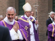 Pope Francis leads the Ash Wednesday procession on Rome's Aventine Hill, March 5, 2014. 