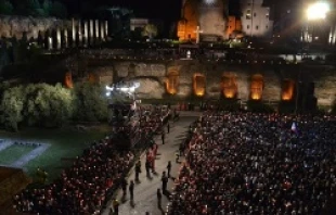 Pope Francis leads pilgrims in the Stations of the Cross at the Coliseum for Good Friday on April 18, 2014.   Daniel Ibáñez/CNA.