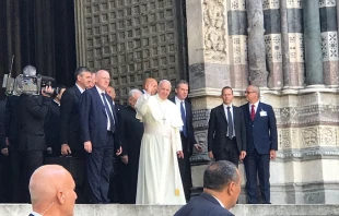 Pope Francis leaves the Cathedral of St. Lawrence in Genoa May 27, 2017.   Angela Ambrogetti/CNA.