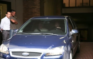 Pope Francis leaves the building where he visited four Vatican departments May 22, 2015.   Daniel Iba?n?ez/CNA.