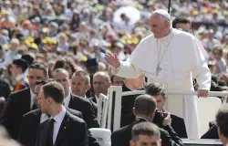 Pope Francis makes his way through St. Peter's Square in the popemobile during the May 8, 2013 general audience. ?w=200&h=150