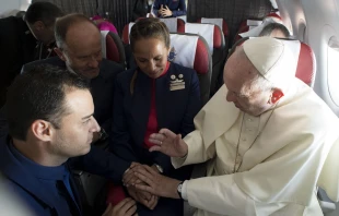 Pope Francis marries flight attendants Paula Podest and Carlos Ciuffardi during his flight from Santiago to Iquique Jan. 18, 2018.   Vatican Media/CNA.