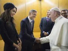 Pope Francis meets George and Amal Clooney at the Vatican May 29, 2016. 