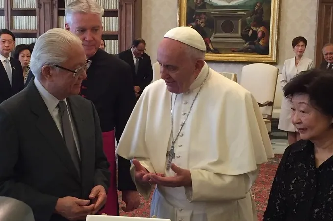 Pope Francis meets President Tony Tan Keng Yam at the Vatican, May 28, 2016. ?w=200&h=150