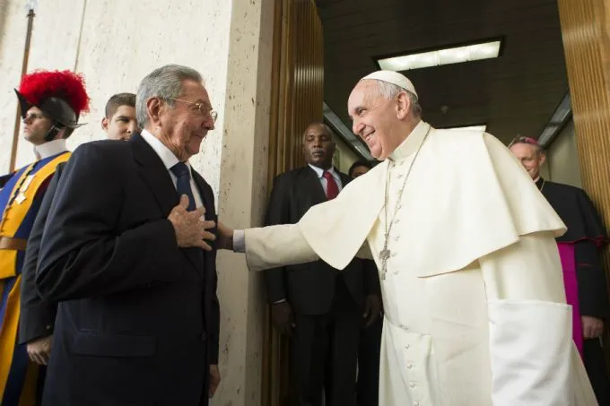 Pope Francis meets Cuban president Raul Castro at the Vatican, May 10, 2015. ?w=200&h=150