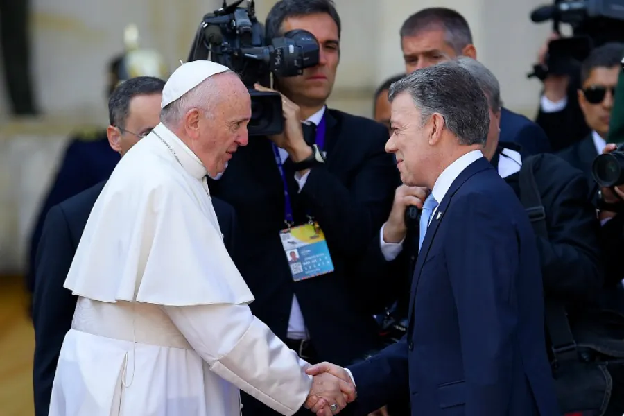 President Juan Manuel Santos of Colombia greets Pope Francis on Sept. 7, 2017. ?w=200&h=150