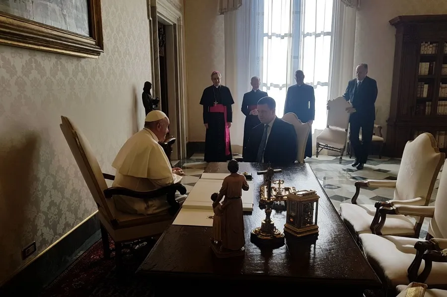 Pope Francis meets with Estonian Prime Minister Juri Ratas Feb. 9, 2018. ?w=200&h=150