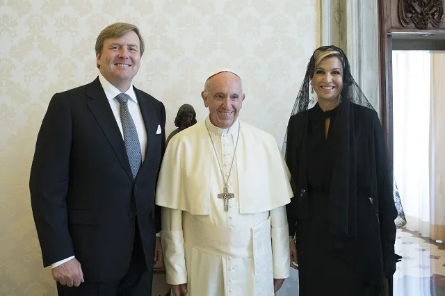 Pope Francis meets with King Willem-Alexander and Queen Máxima of the Netherlands at the Vatican June 22, 2017. ?w=200&h=150