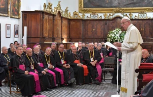 Pope Francis meets with the Chilean bishops in the sacristy of the Santiago Metropolitan Cathedral, Jan. 16, 2018.   Vatican Media.