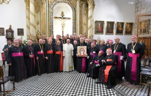 Pope Francis meets with the Chilean bishops in the sacristy of the Santiago Metropolitan Cathedral, Jan. 16, 2018.   Vatican Media.