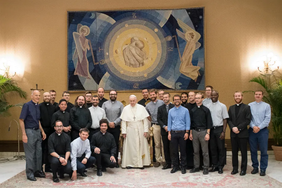 Pope Francis meets with participants in the 'European Jesuits in Formation' encounter in the anteroom of the Vatican's Paul VI Hall, Aug. 1, 2018. ?w=200&h=150