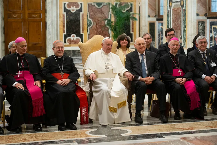 Papa Francis se întâlnește cu participanții la sesiunea plenară a Academiei Pontificale de Științe Sociale la Sala Clementine din Vatican, 2 mai 2019. Credit: Media Vaticanului.